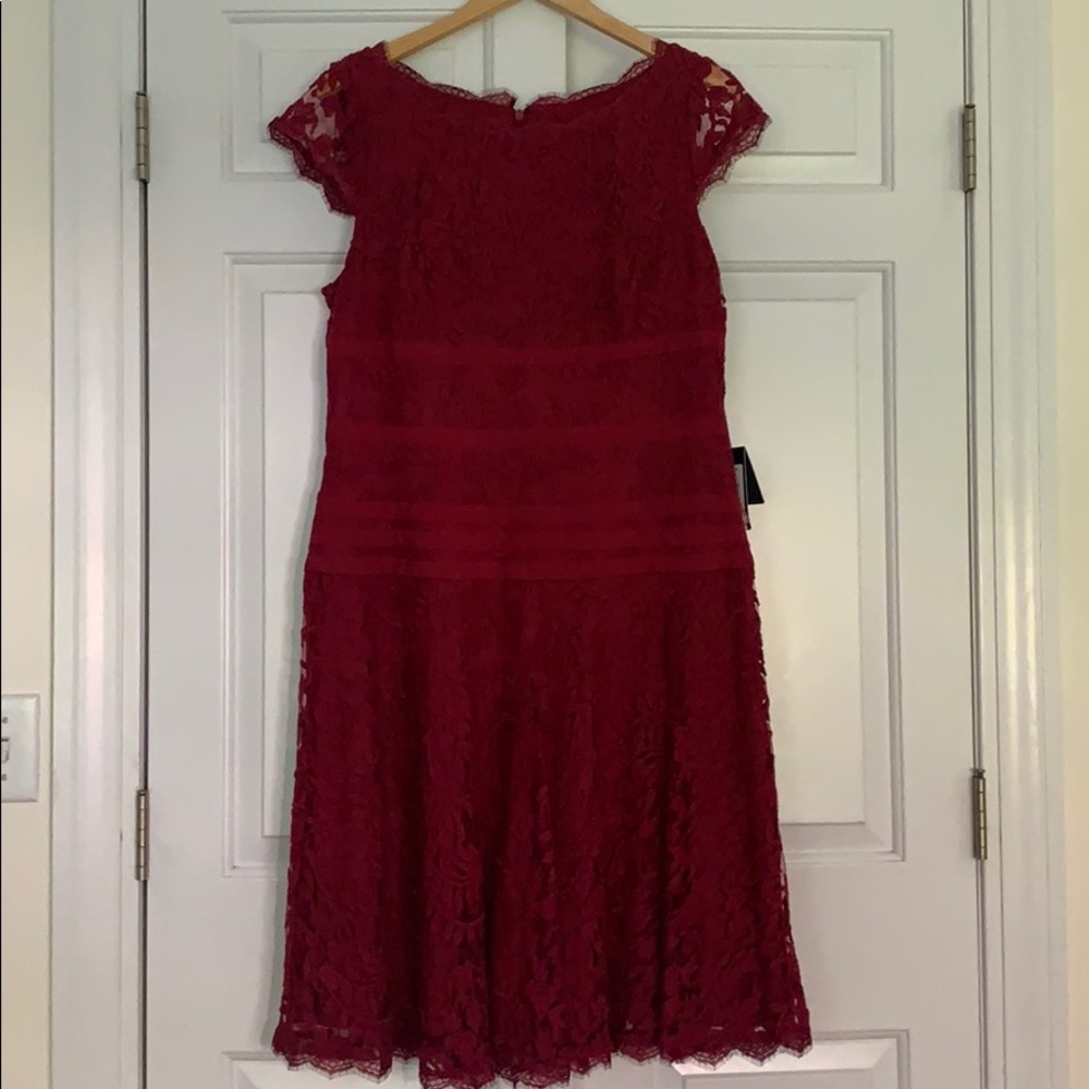 Adrianna Papell TAGS ON women’s lace dress